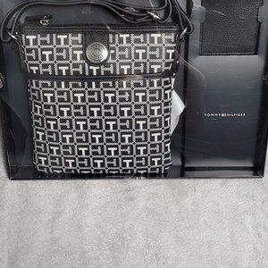 Tommy Hilfiger purse
